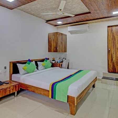 Sai Samrat Resort Satara Exterior foto